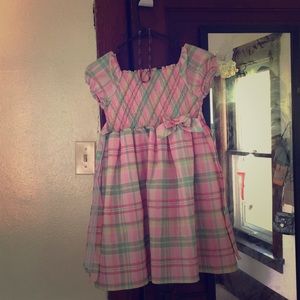 A dress and a neck less